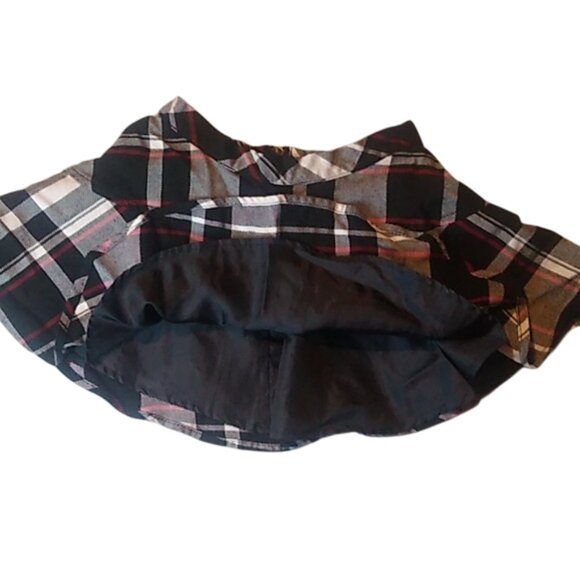 DISNEY, PLAID SKIRT, COLOR: BLACK, WHITE, RED: SIZE: 3 - Picture 3 of 9